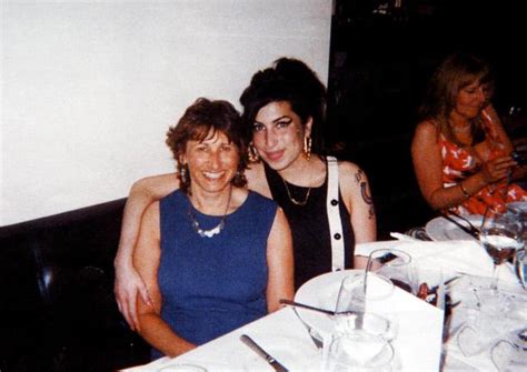 Amy Winehouse With Mom Amy Winehouse Photo 25494064 Fanpop