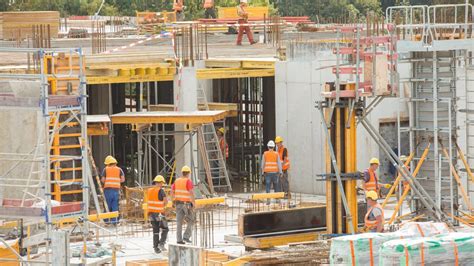 Des arbeiter samariter bundes wiesbaden stationiert auf der rettungswache hsk auf der anfahrt zu einem medizinischen notfall. HSK Kliniken: Baustellenführung, was hat sich getan ...