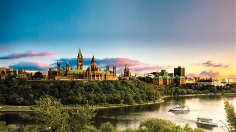 Die stadt hat 812129 einwohner und liegt auf einer höhe von 61 metern über dem meerespiegel. Ottawa - la capitale du Canada - Version internationale (2 ...