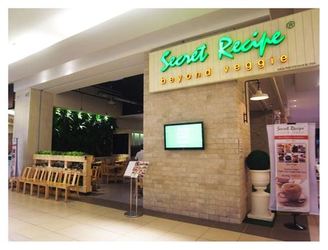 They have a different menu for iced beverages, fruit juices, milkshakes and soft drinks. Secret Recipe Beyond Veggie, Tropicana City Mall