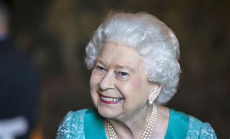 La reina isabel ii, de 94 años, visitó este jueves el laboratorio de ciencia y tecnología de defensa (dstl) en port down, cercano a la localidad. ¿Quieres saber el secreto de la 'eterna juventud' de la reina Isabel?