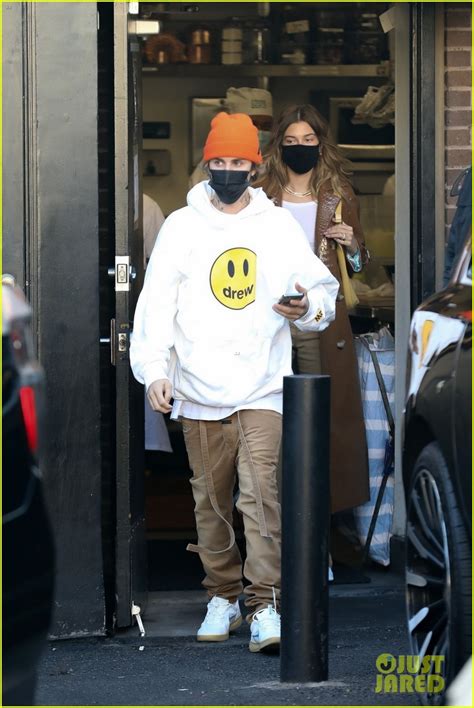 justin bieber and wife hailey are matching at lunch photo 1302230 photo gallery just jared jr