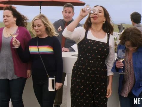 Watch The Trailer For Amy Poehlers Netflix Comedy ‘wine Country