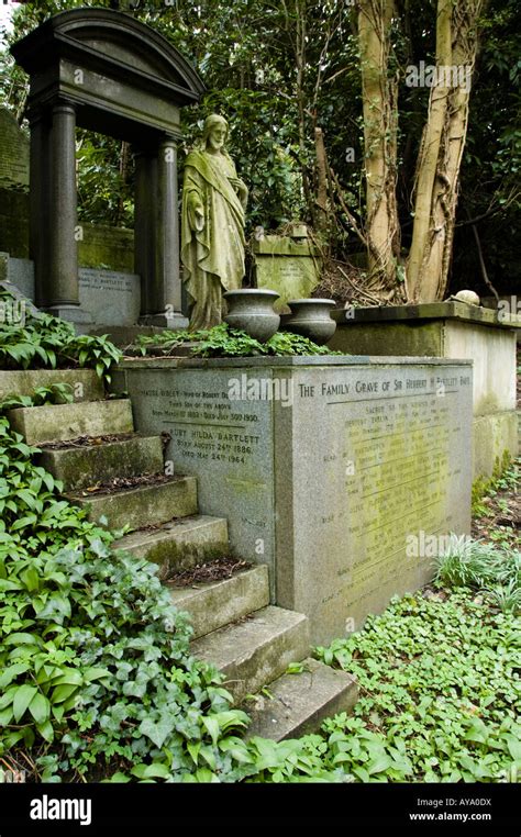 Highgate Cemetery In London Uk Stock Photo Alamy