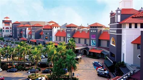 It has two buildings, the former named old wing and the latter new wing. IOI Mall Puchong - Tourism Selangor
