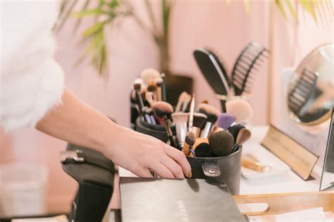 Cómo limpiar las brochas de maquillaje Consejos y tutorial