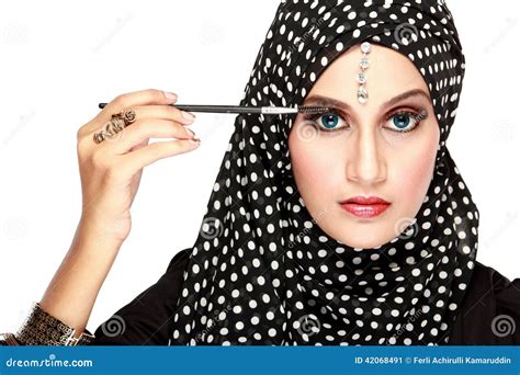 Woman Applying Mascara Stock Image Image Of Model Black 42068491