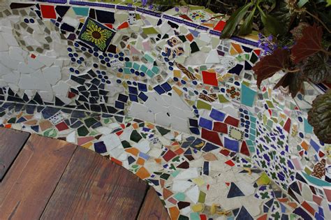 Decorating your garden - Mosaic away - Earth Designs