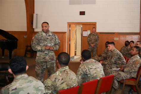 Dvids Images Sgt Maj Darnell Cabell Visits The 9th Financial