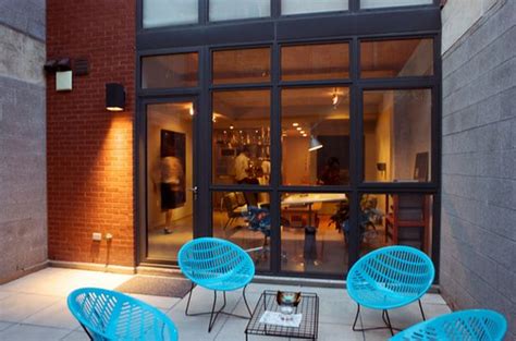 Un interior mai mare cu blue terrace and garden 2017 este un tablou de artist britanic, david hockney. Difference Between A Terrace And A Balcony In Modern Times