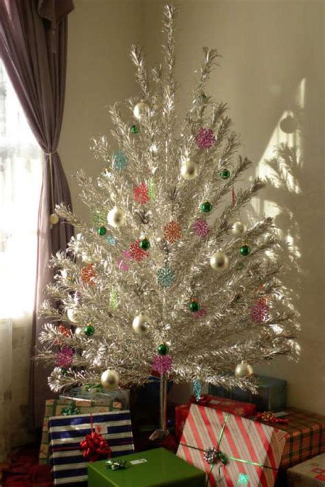 Christmas wreaths are lovely way to dress your home for the holidays and are used as decoration inside and out. These old-school Christmas decorations are making a major comeback - Houston Chronicle