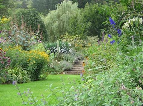 Vous possédez un talus dans votre jardin, mais vous souhaiteriez le relooker ? Potager ou jardin fleuri : comment aménager un talus ...