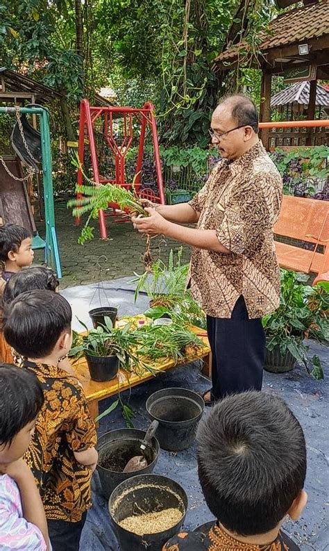 Check spelling or type a new query. BERKEBUN ALA VERTICAL GARDEN DI PAGAR SEKOLAH, DENGAN SELF ...