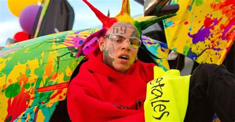 6ix9ine Provoque Les Rappeurs Sur Leurs Amis Morts Avec Sa Chaine à 1 M