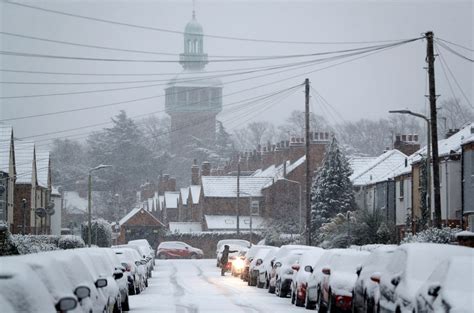 Storm Fionn Risk Of Life Warning As Winds Snow And Ice Set To Batter Uk