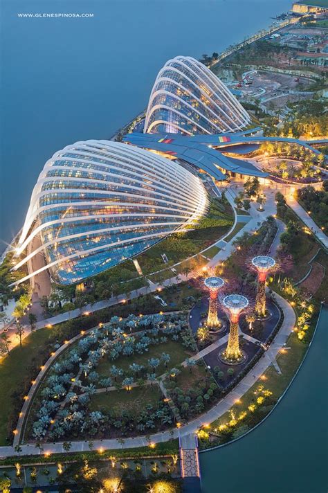 植物と近未来の建造物を融合させた巨大テーマパーク シンガポールの植物園【ガーデンズ・バイ・ザ・ベイ】が巨大すぎる Naver まとめ