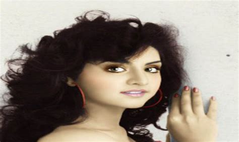Divya Bharti Hd Wallpaperhairfacehairstyleeyebrowlip 104505 Wallpaperuse