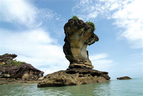 Looking for the best places to visit in malaysia? Famous places to visit in Malaysia: Sarawak - TheHive.Asia