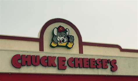 Chuck E Cheese 930 N San Fernando Blvd Burbank Ca 91504
