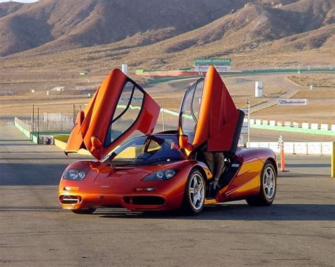 Super Cars Duel Ferrari Enzo Vs Mclaren F1 Beautiful And Super Cars