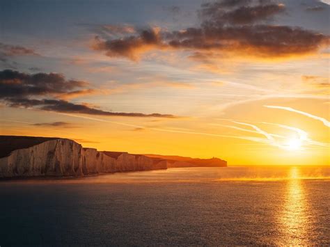 1024x768 The Seven Sisters Cliffs At Sunrise 5k 1024x768 Resolution Hd