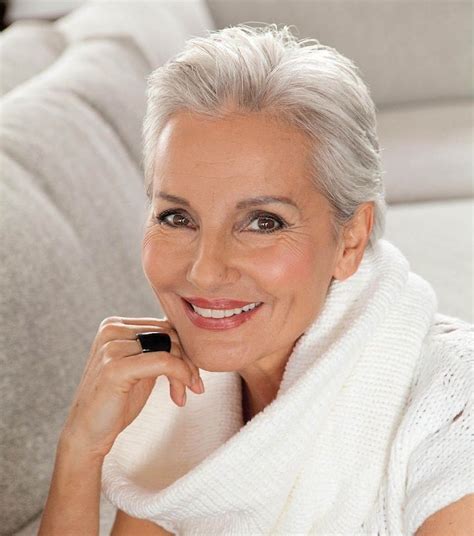 Repousser l'âge de la retraite à 65 ans. 1001 + modèles sublimes de coupe de cheveux pour femme de 60 ans