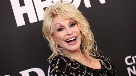 Strange Things Everyone Ignores About Dolly Parton