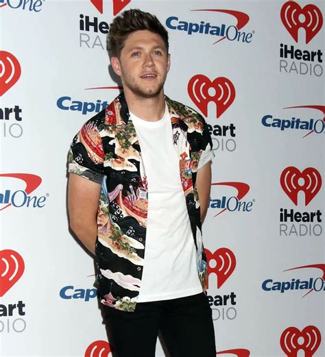 Niall Horan Needs Surgery On His Right Knee Young Hollywood