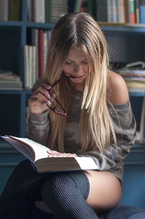 17 Best Images About Women Reading On Pinterest