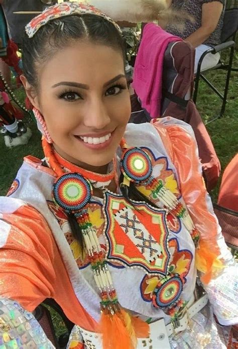 Mrs Universe 2015 Ashley Callingbull Burnham First Nations Cree Actress And Model Native