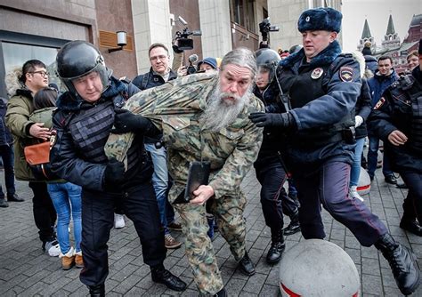 Russian Police Detain Over 400 At Anti Putin Protests Monitors Daily