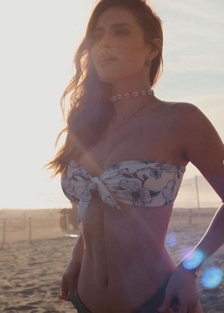 Cynthia Rodríguez presume su esbelta figura en sexy bikini La Verdad