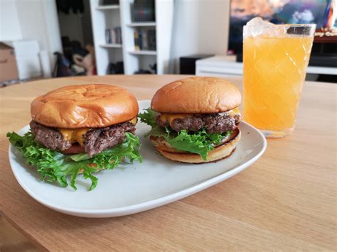 Me And A Friend Made Some Very Pretty Burgers Rburgers