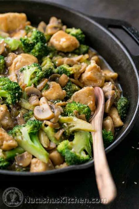 Chicken broccoli stir fry smothered with lots of homemade stir fry sauce! Chicken Broccoli and Mushroom Stir Fry - Lil Moo Creations