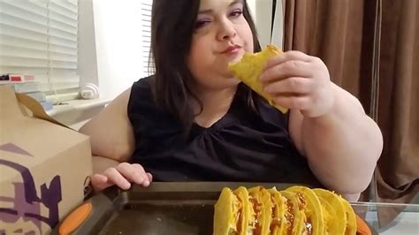 hungry fatchick is happy with her weight 😱 youtube