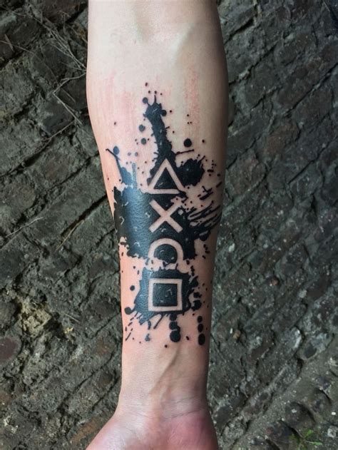 playstation negative erstes stechen tatuaje de juegos tatuajes tatuajes de videojuegos