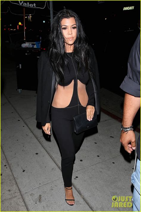 Photo Kardashian Sisters Wear Sexy Outfits For Kylie Jenners 18th Birthday Party 24 Photo