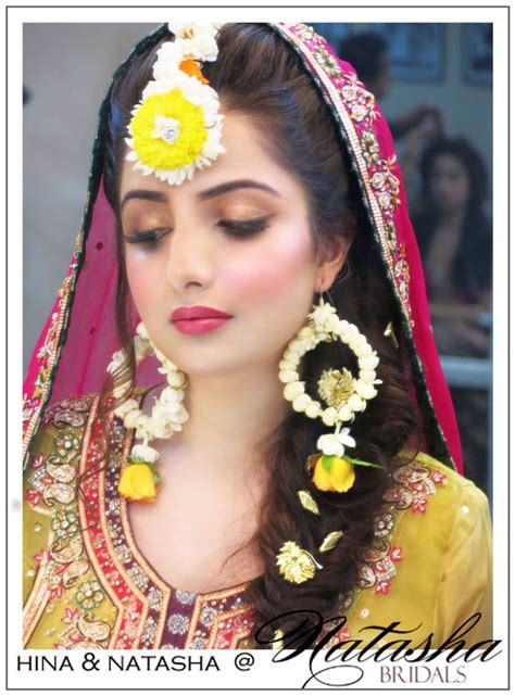 We did not find results for: Mehendi look | Flower jewellery for mehndi, Wedding flower ...