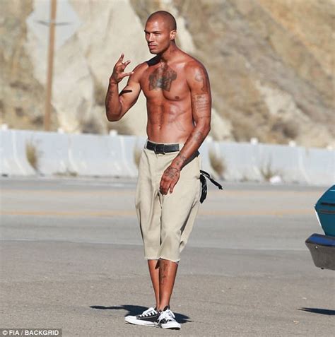 Jeremy Meeks Goes Shirtless To Show Off His Torso Daily Mail Online