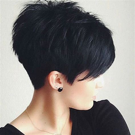 Its bouncy, rounded finish allows for plenty of volume without looking blunt. 18 Simple Easy Short Pixie Cuts for Oval Faces ...