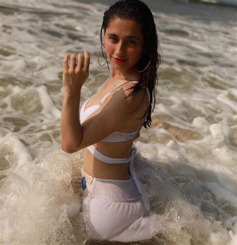 sanjeeda shaikh looks irresistible as she flaunts her sexy body in latest instagram pictures