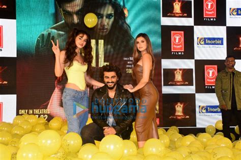 Photos Arjun Kapoor Disha Patani And Tara Sutaria Snapped At The