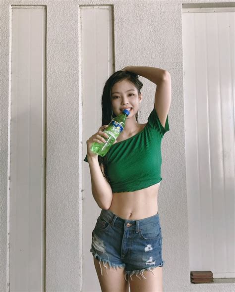 I Found 30 Photos Of Blackpink Jennies Stupid Hot Abs So Youre