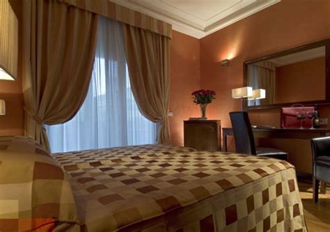 Hotel is located in 7 km from the centre. 2 Star Hotel Florence Inn Package in Delhi - Travel ...