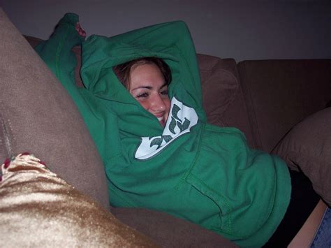 #356 Wearing your boyfriend’s sweatshirt – 1000 Awesome Things