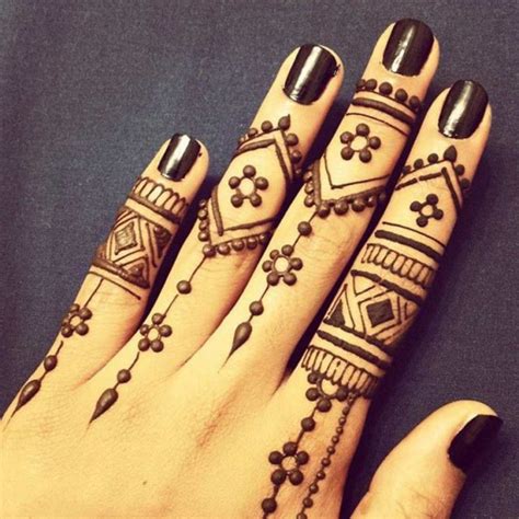 Henna Tattoo On The Hands For Girls 39 Photos Gorodprizrak
