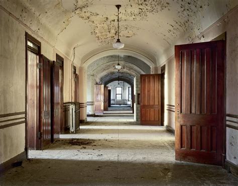 13 eerie photos that take you inside america s abandoned mental hospitals abandoned hospital