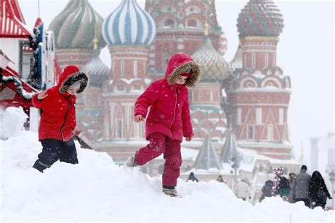 【ロシア】首都モスクワ、氷点下24度で記録的大雪「本当の冬が来た」と市民は歓迎 上級まとめサイト