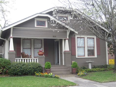 Usually, the occupants of the house including the owner still feel confused in determining what color of paint will be used. Bungalow Exterior House Paint Color Combinations 1920s ...