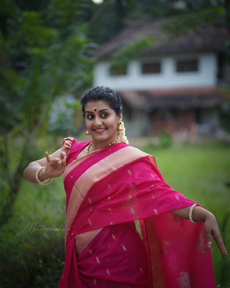 South Indian Actress Sarayu Mohan Hot In Red Saree Photos Hd Images Pictures Stills First